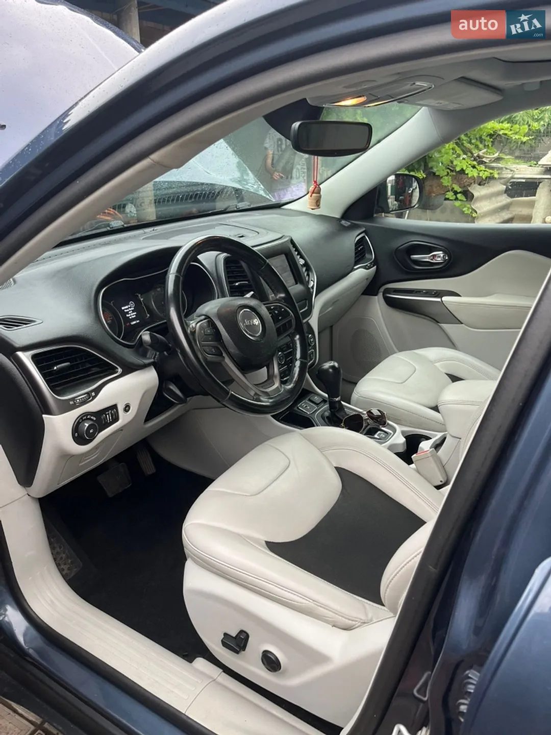 2019 Jeep Cherokee - фото 1