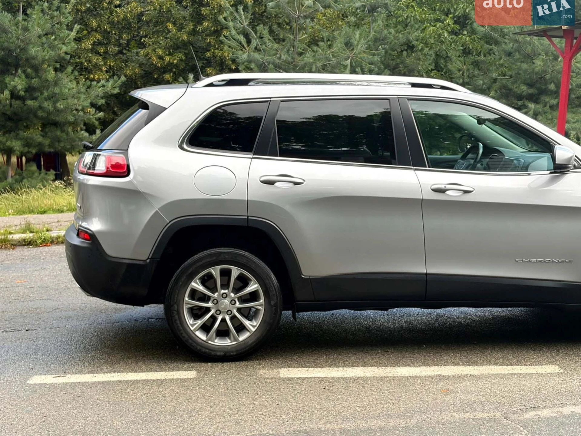 2020 Jeep Cherokee - мініатюра 13