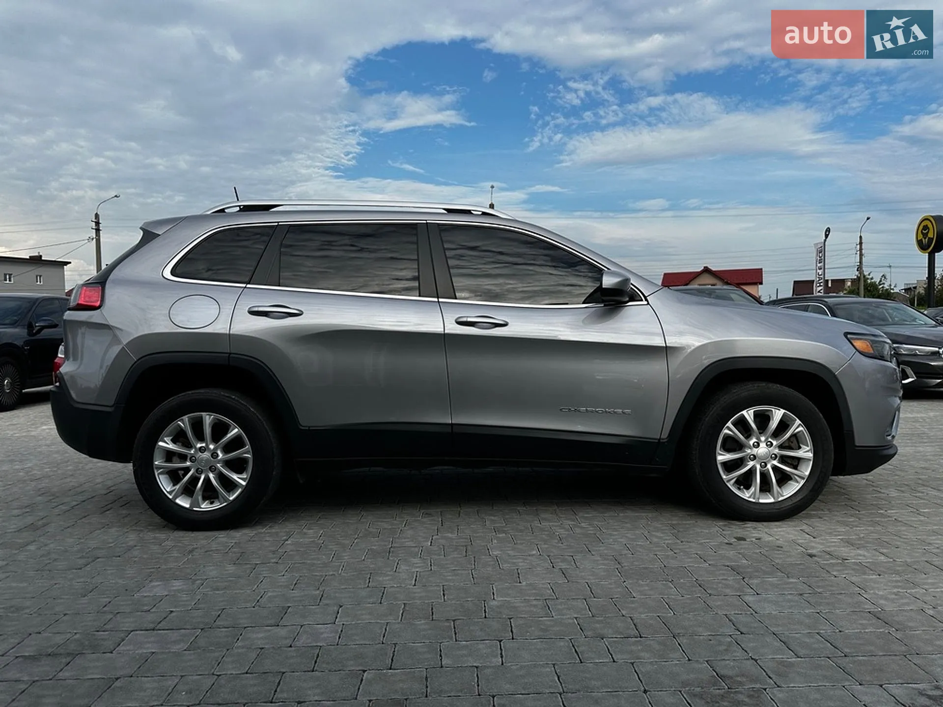 2019 Jeep Cherokee - мініатюра 9