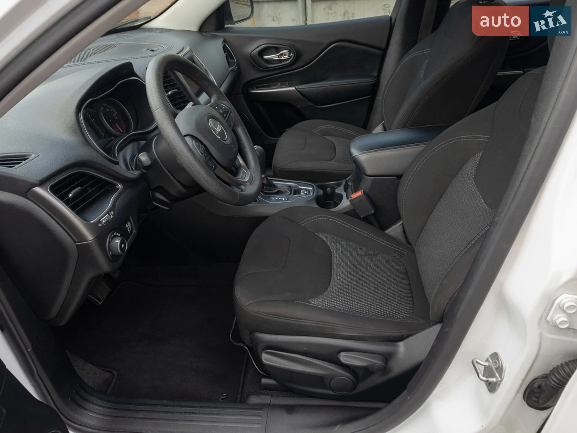 2018 Jeep Cherokee - мініатюра 33
