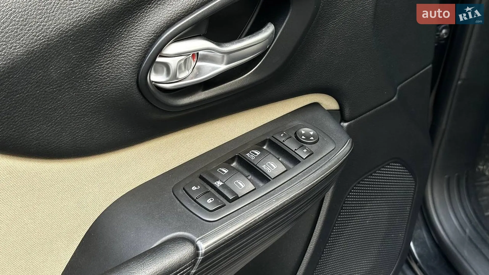 2016 Jeep Cherokee - мініатюра 11