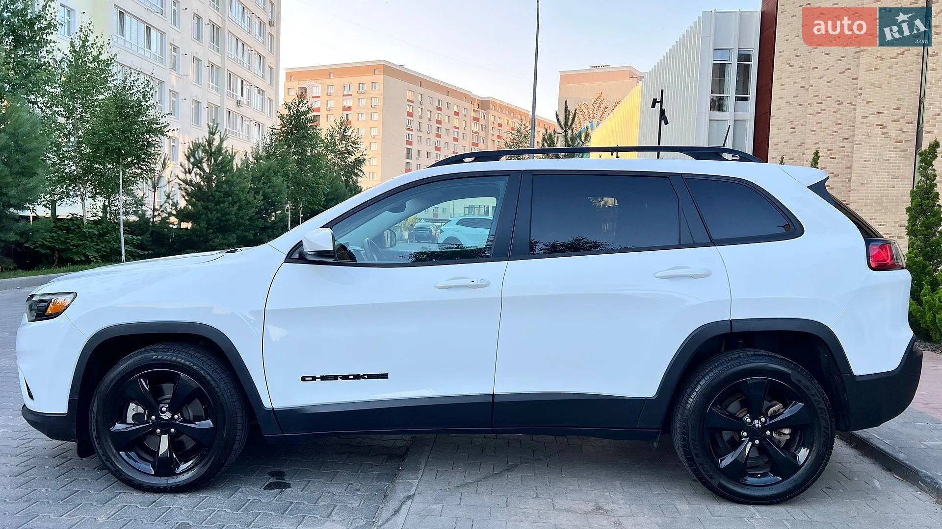 2020 Jeep Cherokee - мініатюра 9