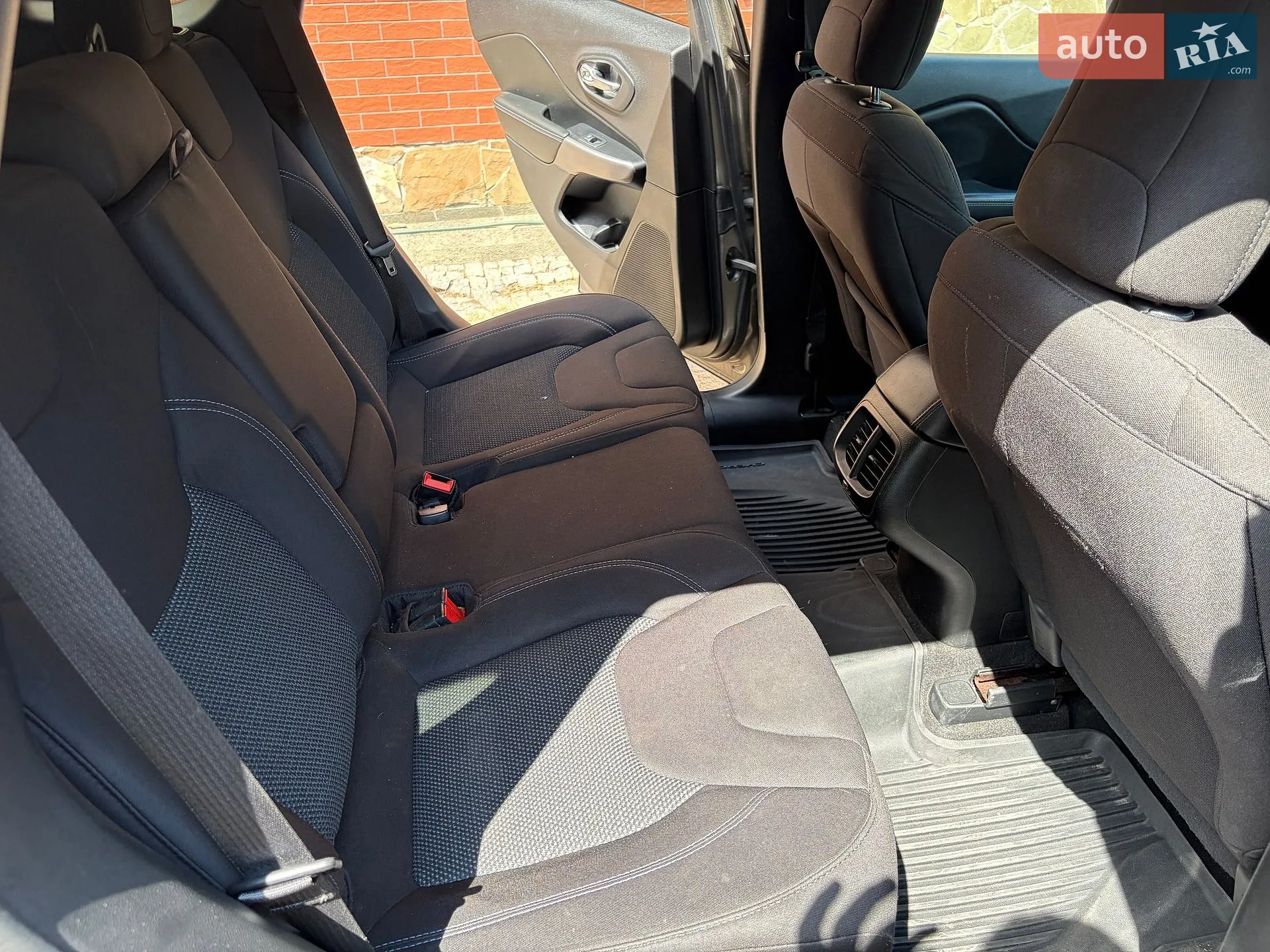 2020 Jeep Cherokee - мініатюра 27