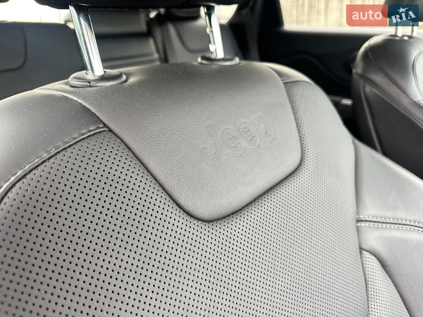 2018 Jeep Cherokee - мініатюра 28