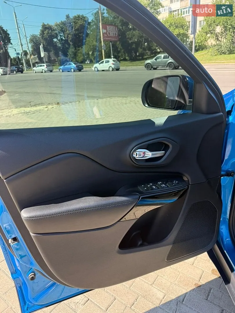 Jeep Cherokee 2019 VIN 1C4PJMLBXLD536919 фото оголошення 13 з 31