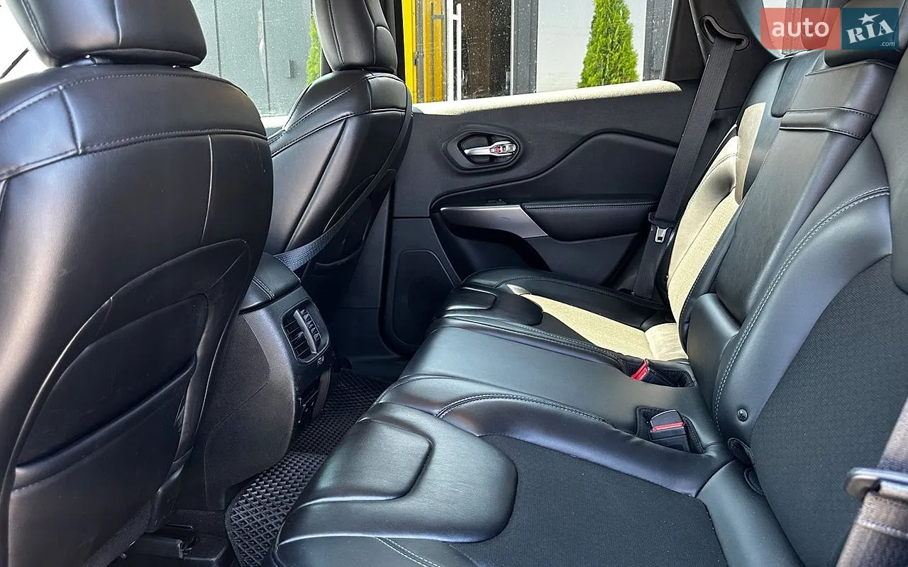 2019 Jeep Cherokee - мініатюра 22