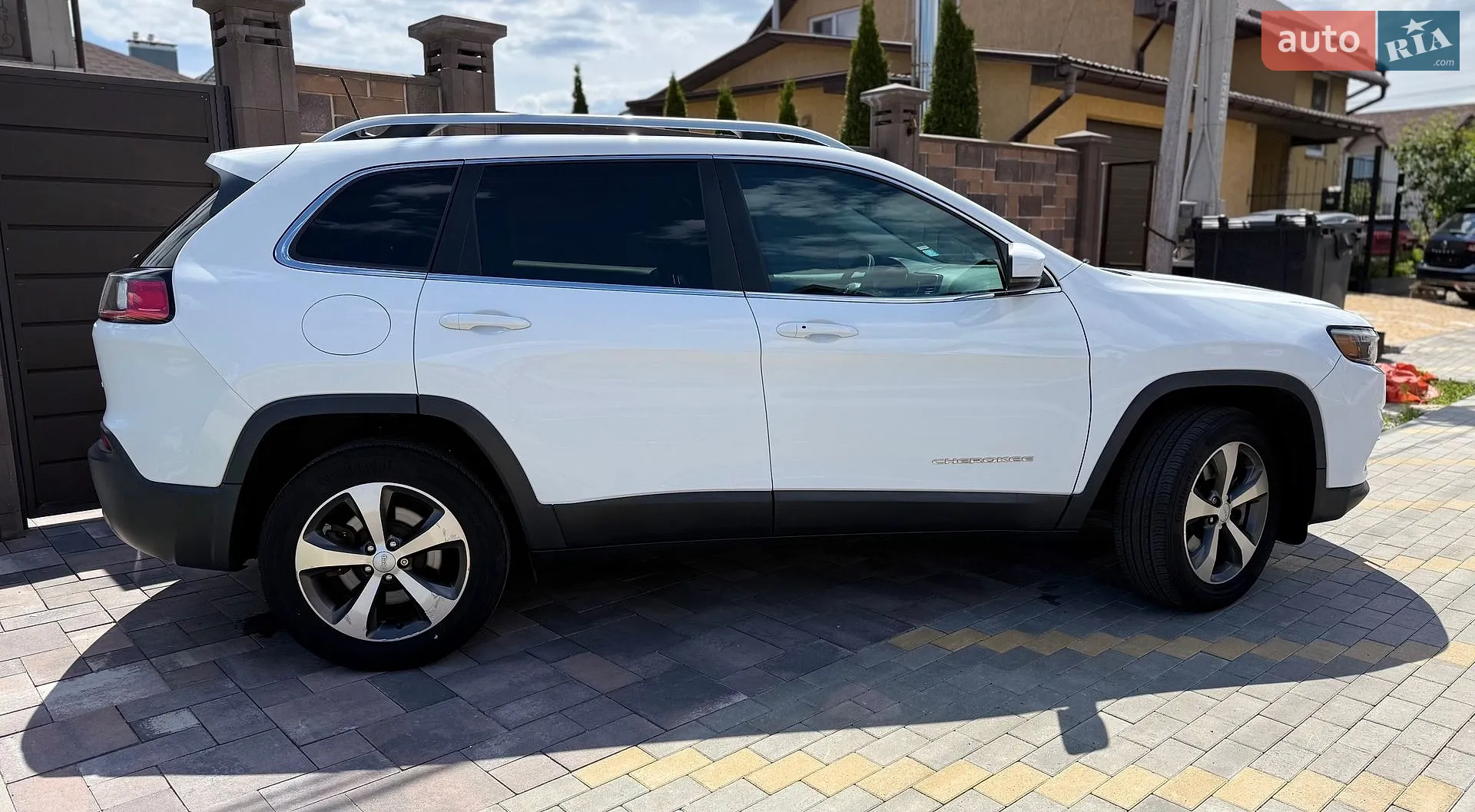 2020 Jeep Cherokee - мініатюра 12