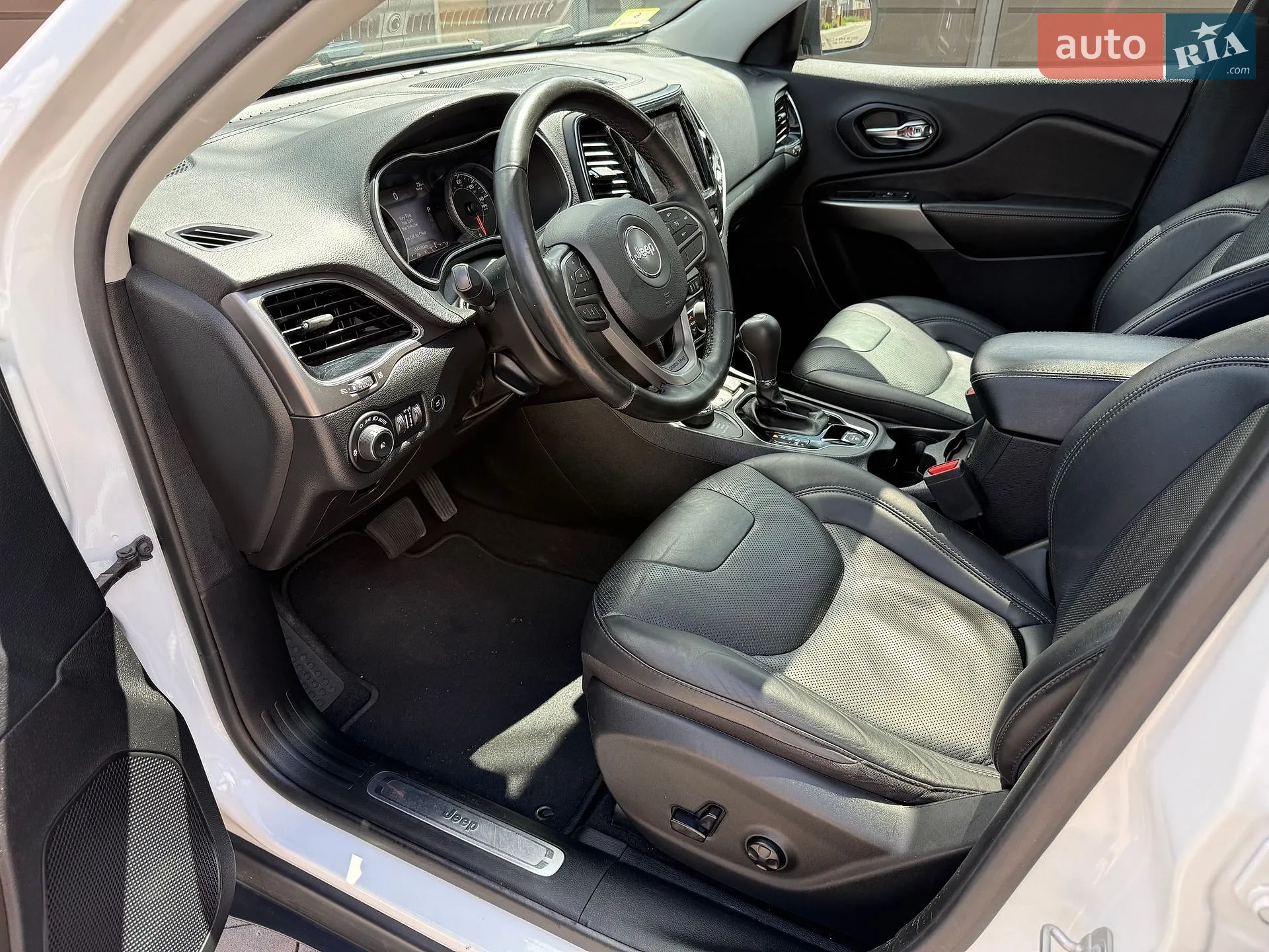 2020 Jeep Cherokee - мініатюра 31