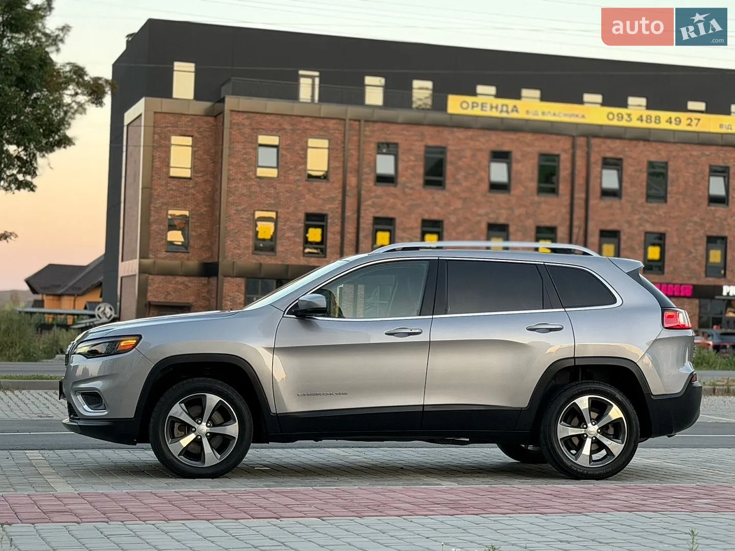 2019 Jeep Cherokee - мініатюра 14