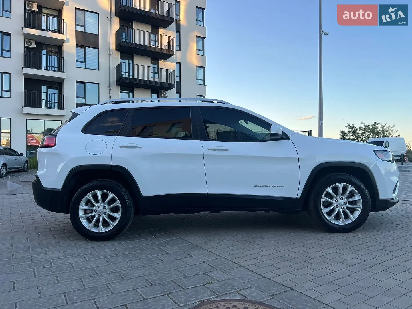 2020 Jeep Cherokee - мініатюра 8
