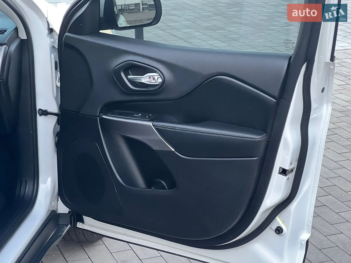 2020 Jeep Cherokee - мініатюра 33