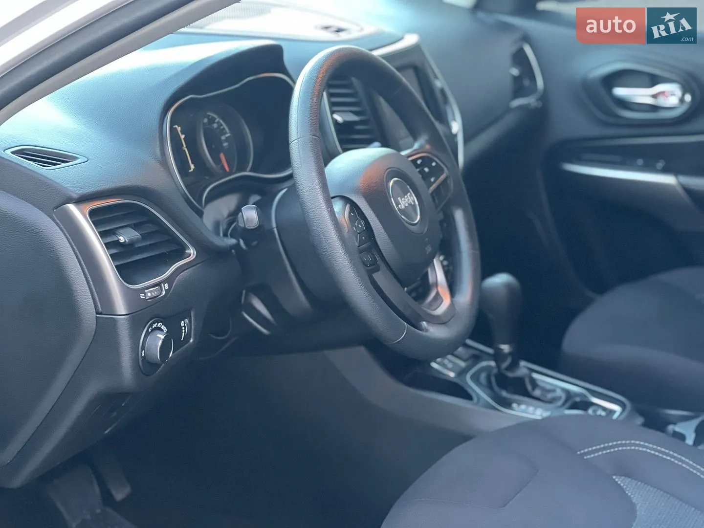 2020 Jeep Cherokee - мініатюра 36