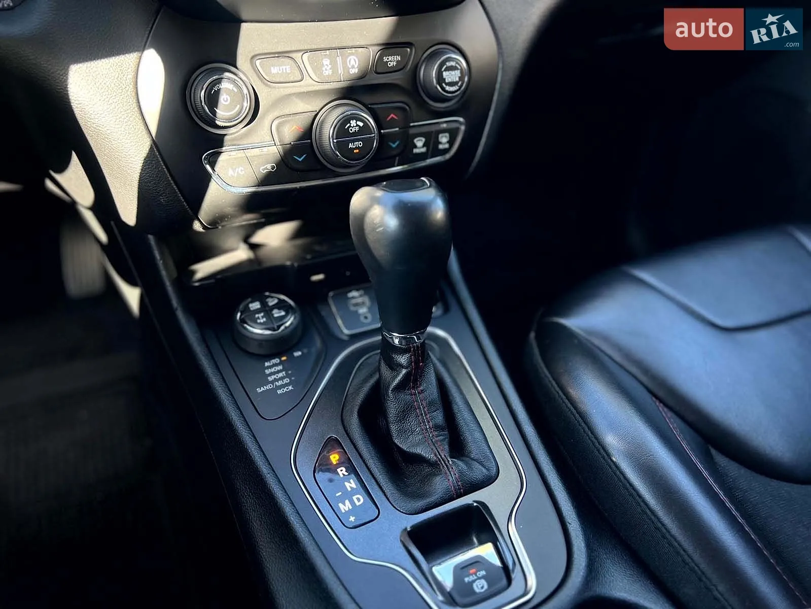 2018 Jeep Cherokee - мініатюра 17