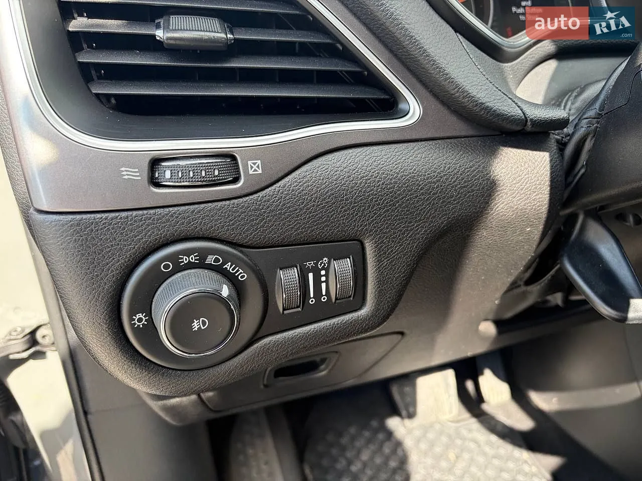 2019 Jeep Cherokee - мініатюра 10