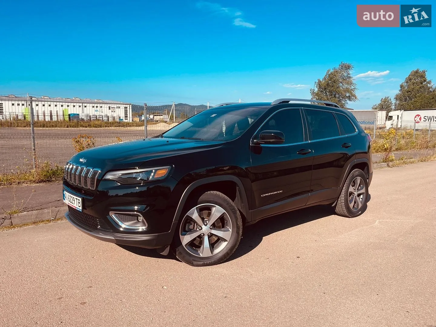 2019 Jeep Cherokee - фото 1