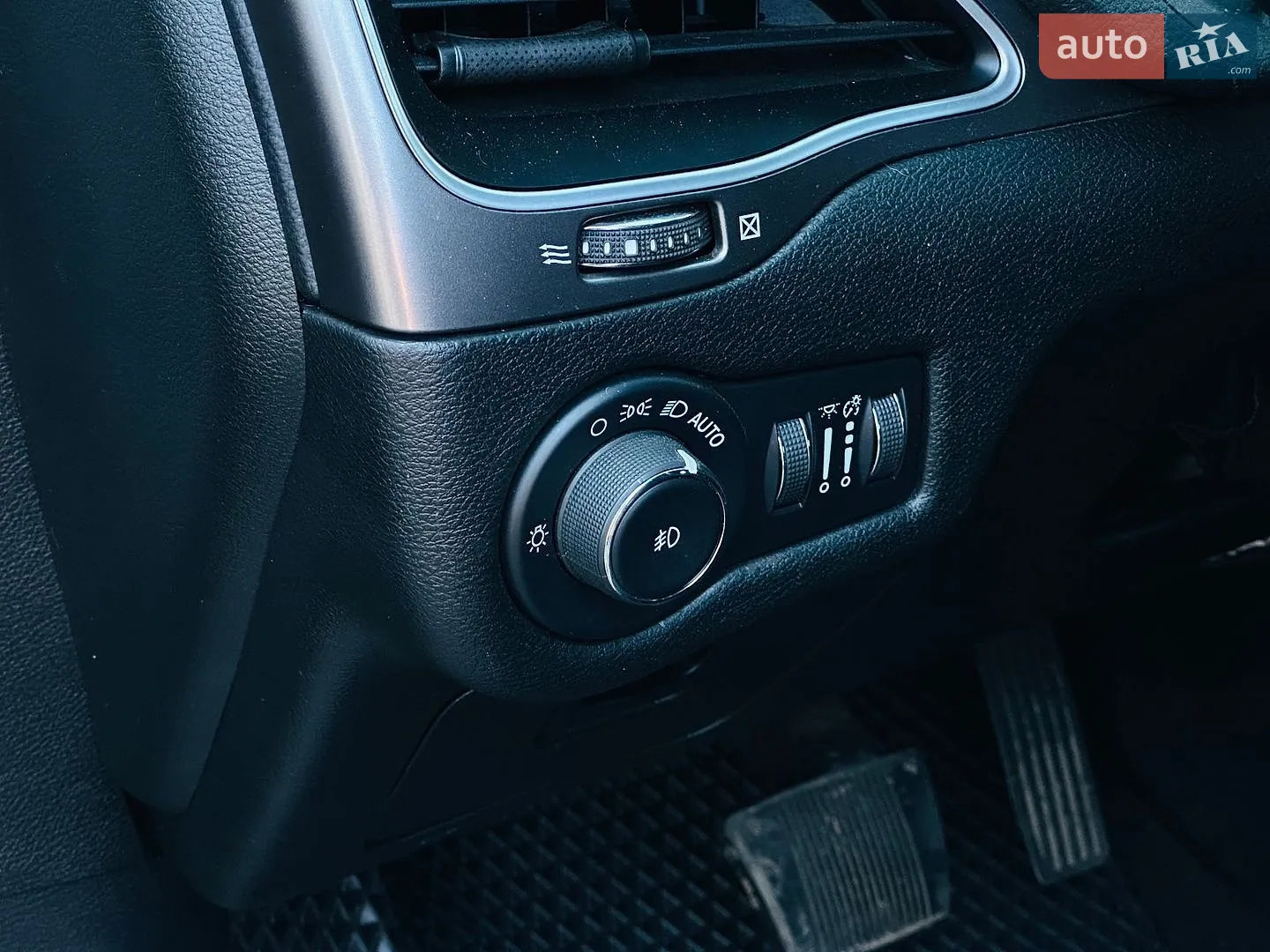 2018 Jeep Cherokee - мініатюра 33