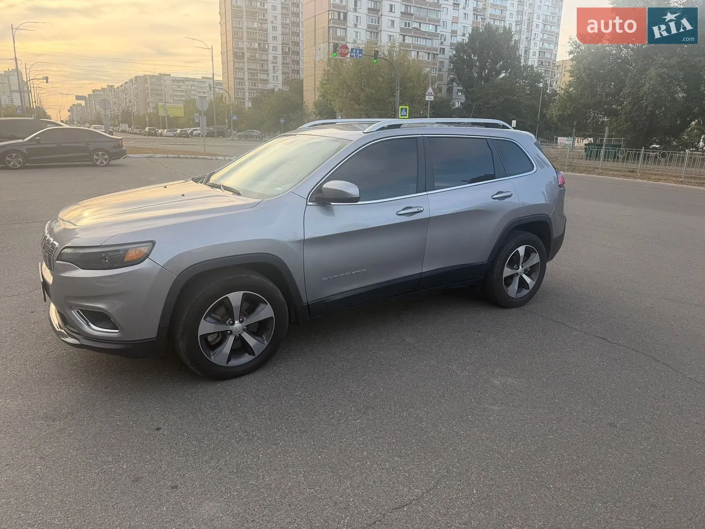 2020 Jeep Cherokee - мініатюра 3