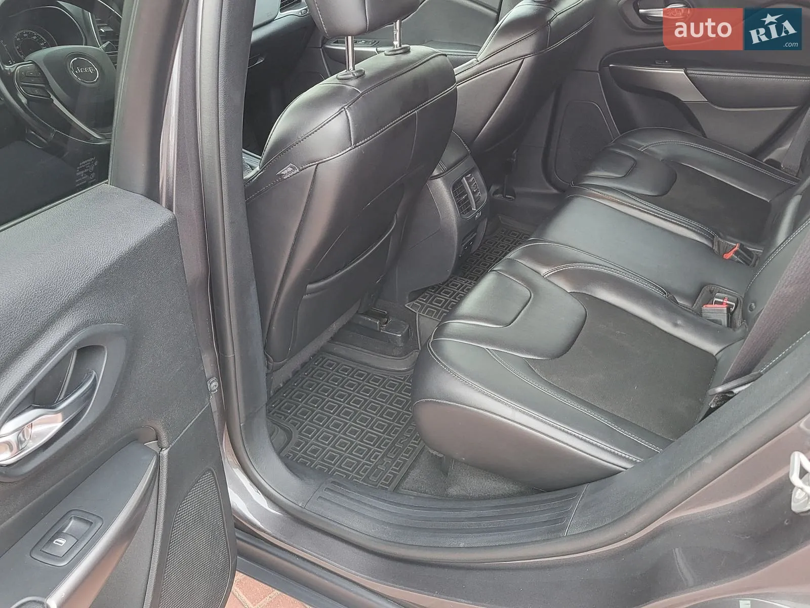 2019 Jeep Cherokee - мініатюра 11