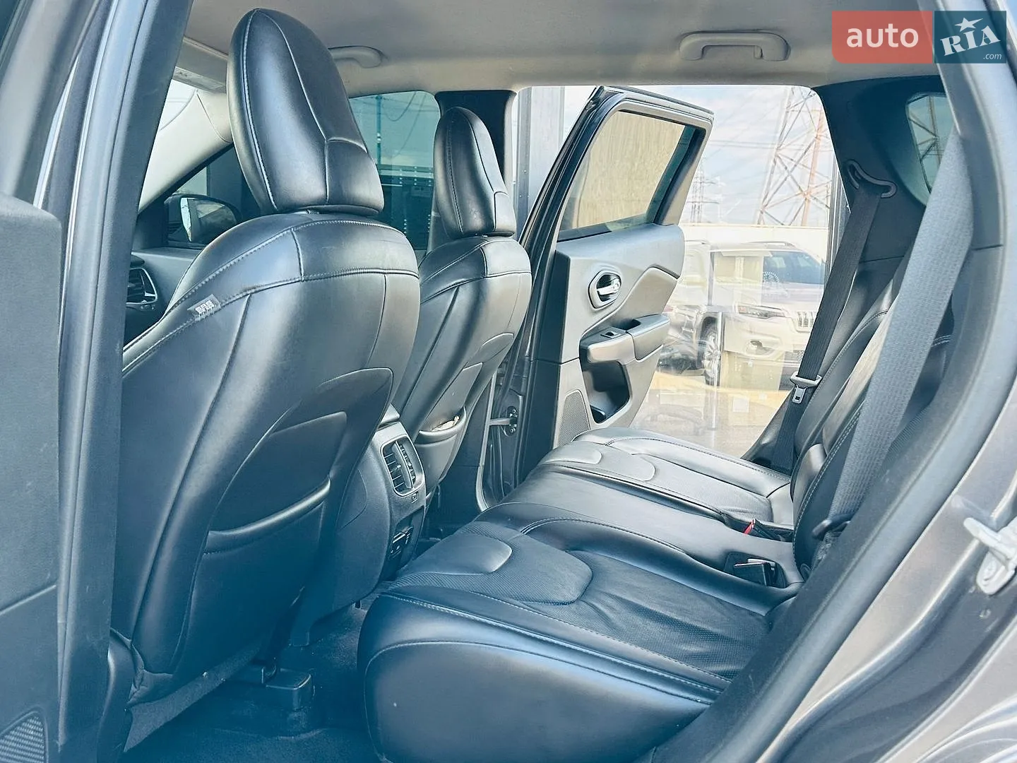 2019 Jeep Cherokee - мініатюра 18