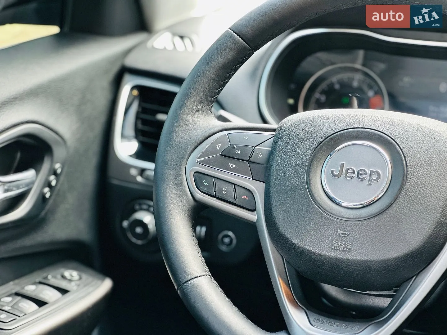 2019 Jeep Cherokee - мініатюра 29