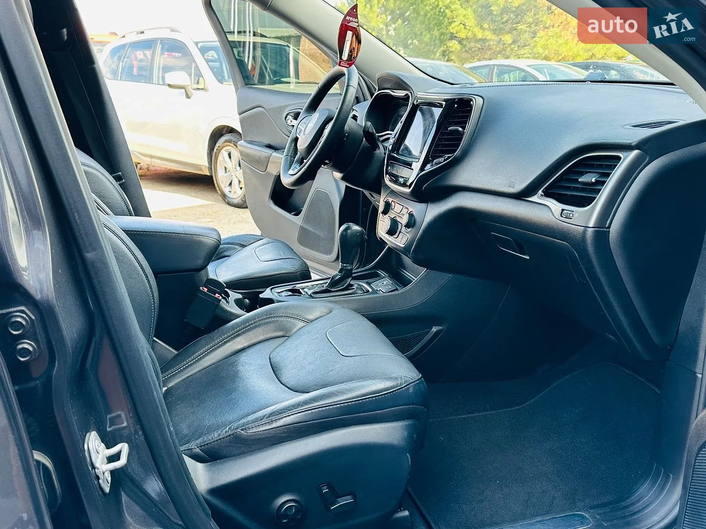 2019 Jeep Cherokee - мініатюра 31