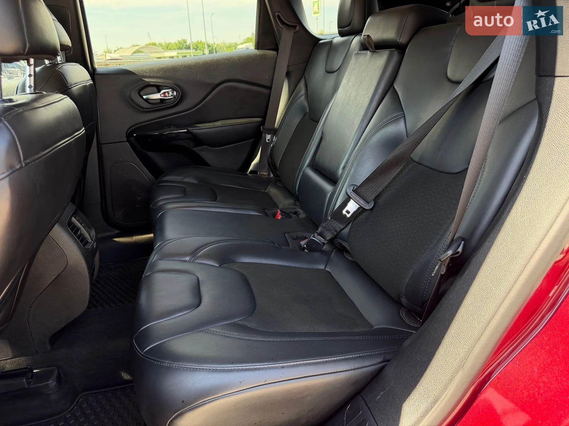 2019 Jeep Cherokee - мініатюра 38