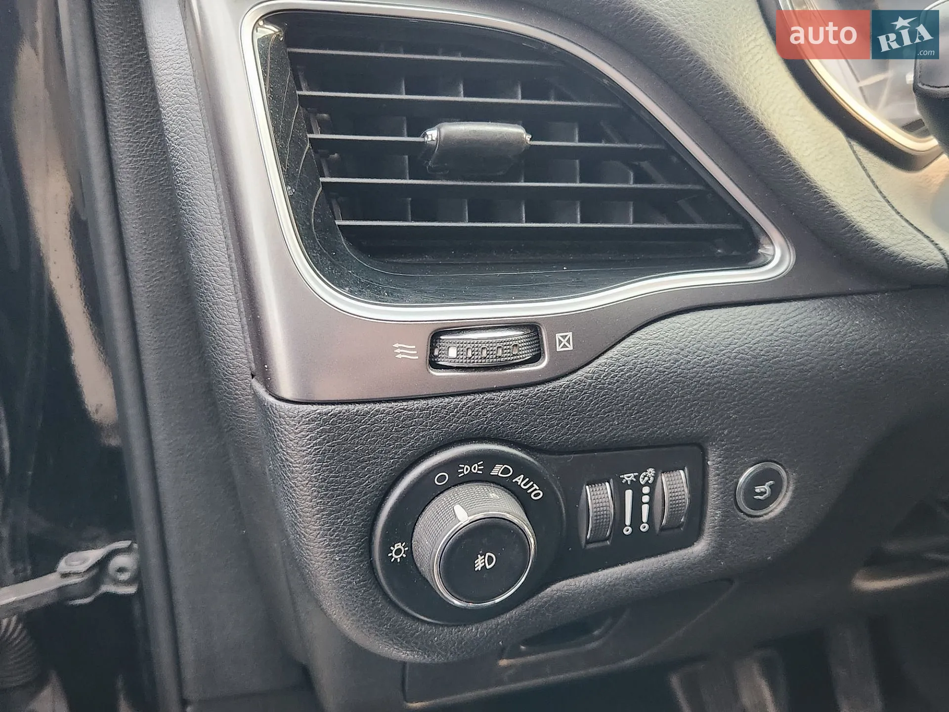 2018 Jeep Cherokee - мініатюра 29