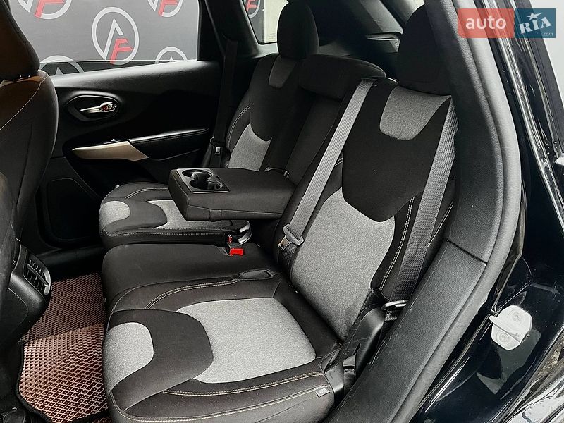 Внедорожник / Кроссовер Jeep Cherokee 2017 в Киеве фото 12 Внедорожник / Кроссовер Jeep Cherokee 2017 в Киеве