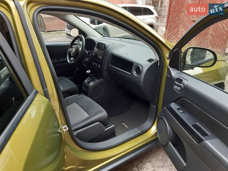 Внедорожник / Кроссовер Jeep Compass 2012 в Ровно