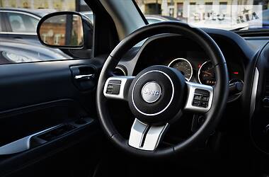Позашляховик / Кросовер Jeep Compass 2015 в 