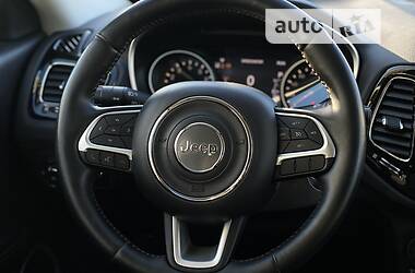 Внедорожник / Кроссовер Jeep Compass 2018 в 