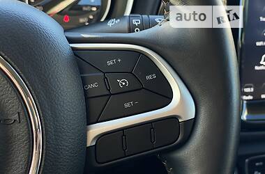 Внедорожник / Кроссовер Jeep Compass 2018 в 