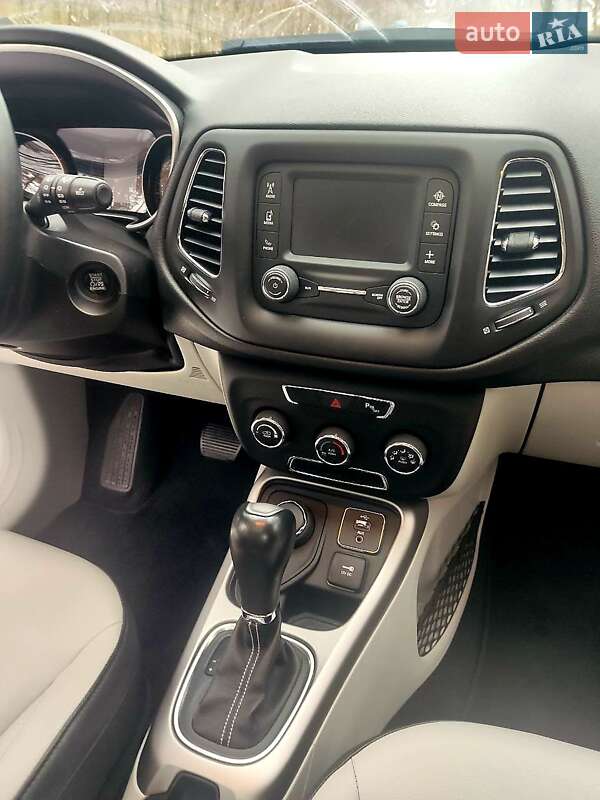 Внедорожник / Кроссовер Jeep Compass 2017 в Киеве