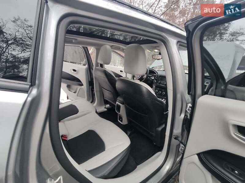 Внедорожник / Кроссовер Jeep Compass 2017 в Киеве