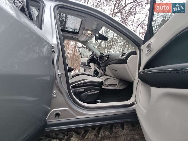 Позашляховик / Кросовер Jeep Compass 2017 в Києві фото 33 Позашляховик / Кросовер Jeep Compass 2017 в Києві