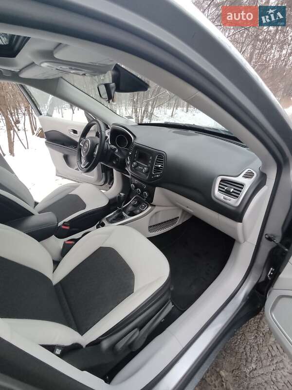 Позашляховик / Кросовер Jeep Compass 2017 в Києві фото 38 Позашляховик / Кросовер Jeep Compass 2017 в Києві