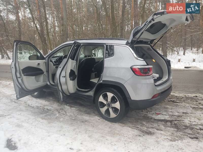 Внедорожник / Кроссовер Jeep Compass 2017 в Киеве