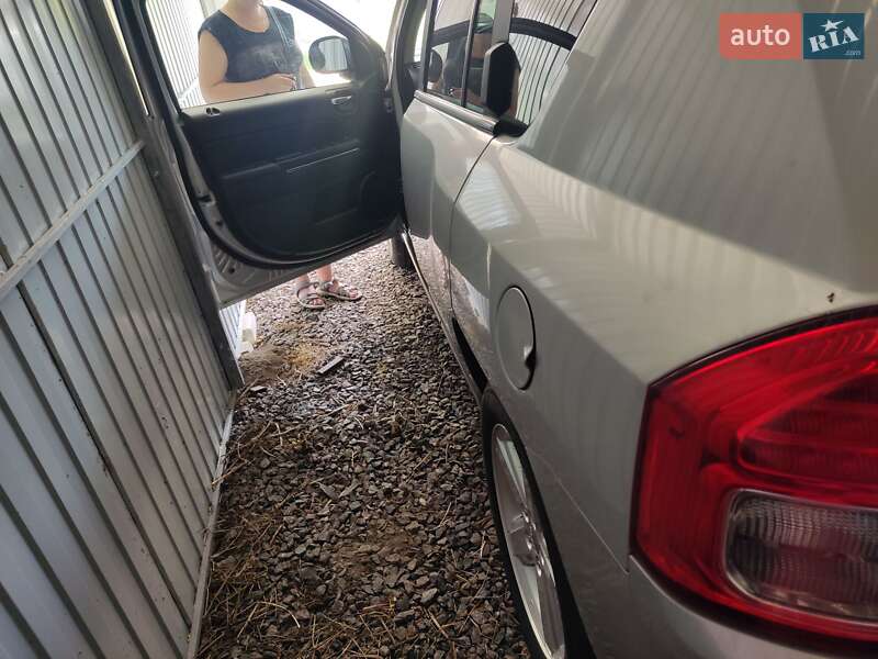 Позашляховик / Кросовер Jeep Compass 2011 в Смілі фото 23 Позашляховик / Кросовер Jeep Compass 2011 в Смілі