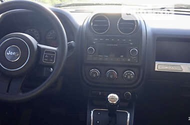 Внедорожник / Кроссовер Jeep Compass 2013 в Южном
