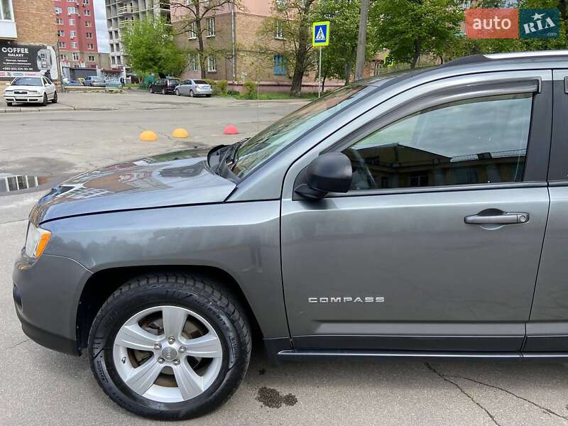 Позашляховик / Кросовер Jeep Compass 2012 в 