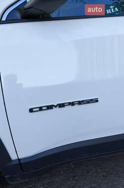Внедорожник / Кроссовер Jeep Compass 2017 в 