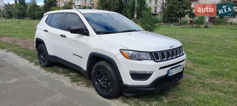 Внедорожник / Кроссовер Jeep Compass 2017 в Киеве