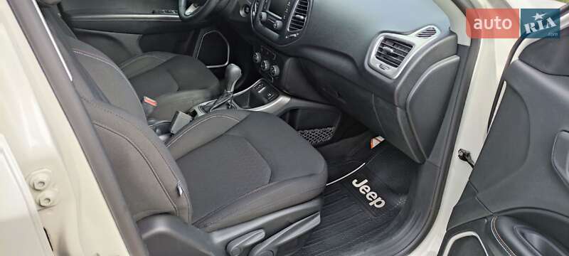 Внедорожник / Кроссовер Jeep Compass 2017 в Киеве