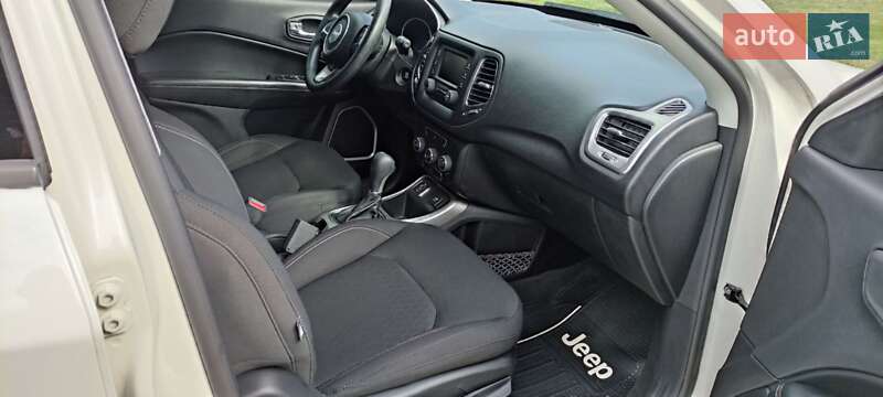 Внедорожник / Кроссовер Jeep Compass 2017 в Киеве