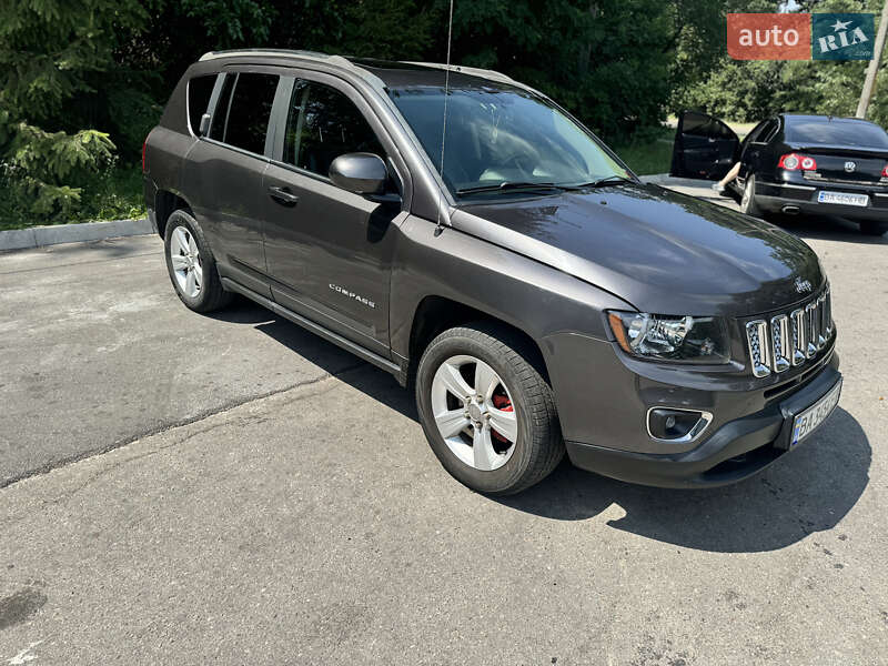Внедорожник / Кроссовер Jeep Compass 2015 в Светловодске