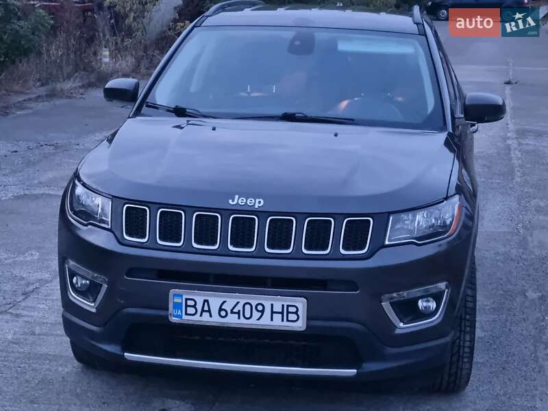 Внедорожник / Кроссовер Jeep Compass 2018 в 