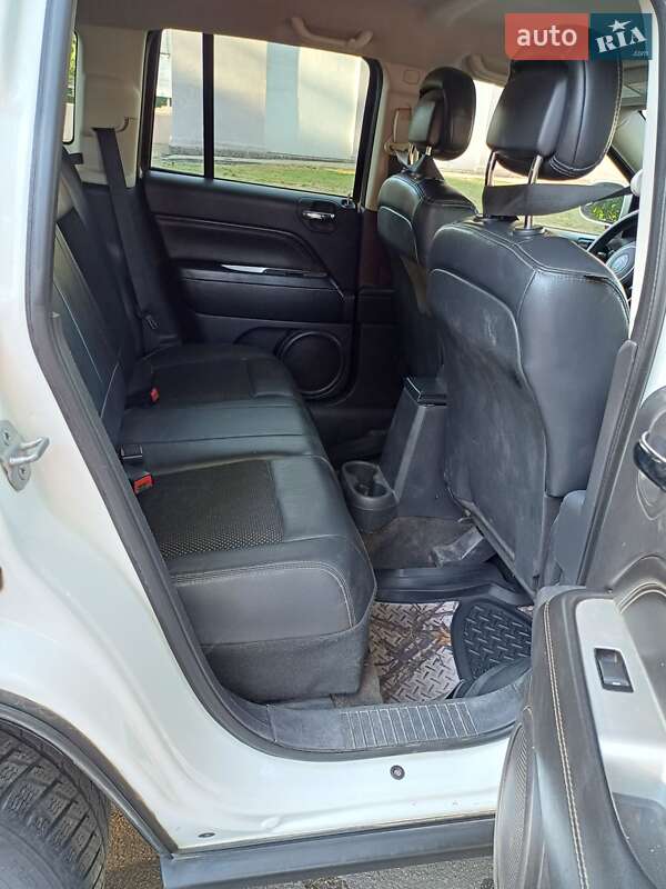 Внедорожник / Кроссовер Jeep Compass 2014 в Каменском