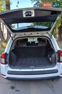 Внедорожник / Кроссовер Jeep Compass 2014 в Каменском