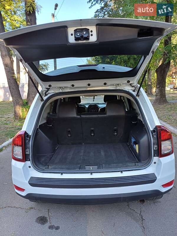 Внедорожник / Кроссовер Jeep Compass 2014 в Каменском