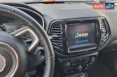 Внедорожник / Кроссовер Jeep Compass 2018 в 